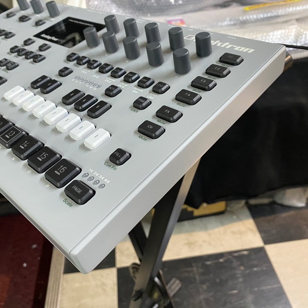 Elektron Analog Four MKII 未開封 新品級 最終価格 Elektron Analog Four MK II | 中古新入荷商品 | | えちごやミュージック
