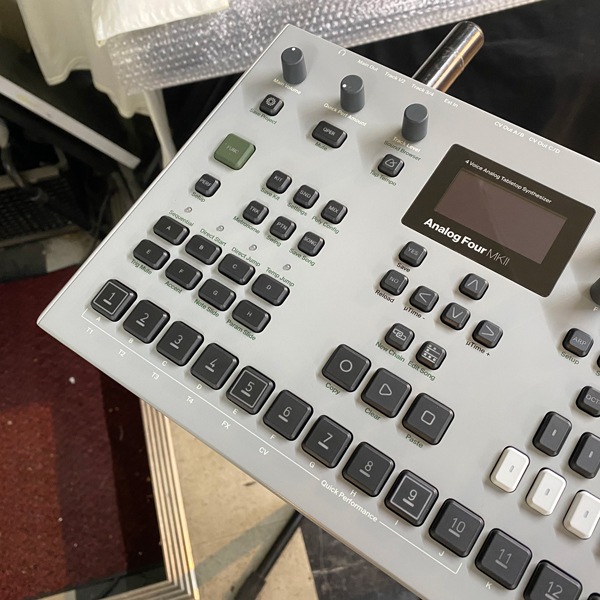 Elektron Analog Four MKII 未開封 新品級 最終価格 Elektron Analog Four MK II | 中古新入荷商品 | | えちごやミュージック