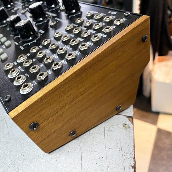 【極美品】Moog mother 32 Moog Mother-32 | セミモジュラー・アナログシンセ | Digiland