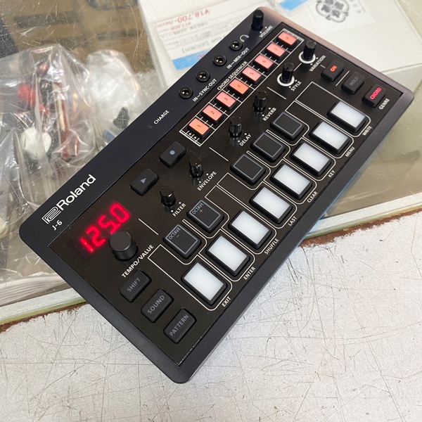 ROLAND AIRA Compact J-6 Chord Synthesizer | 中古新入荷商品