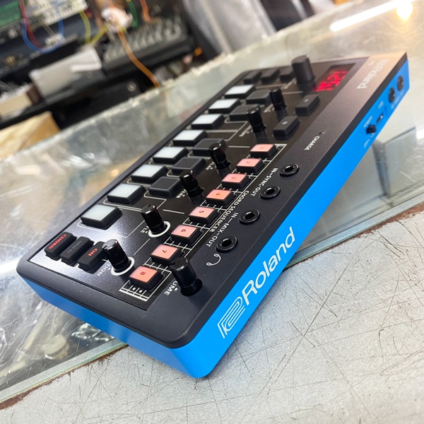 Roland AIRA Compact J-6 (コードシーケンサー) Roland AIRA Compact J‐6 コード シンセサイザー(J-6 コード