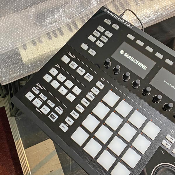 Native Instruments MASCHINE STUDIO BK | 中古新入荷商品