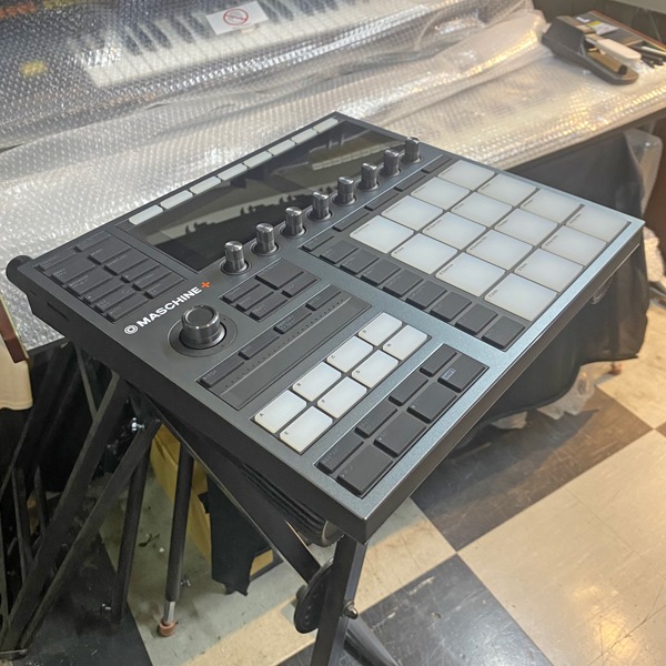 【美品】maschine+ maschine plus トランスファーID付き Native Instruments MASCHINE+ (PLUS) | 中古新入荷商品 | | えちごや