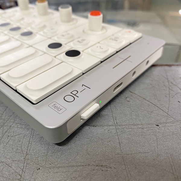 Teenage Engineering OP-1 field | 中古新入荷商品 | | えちごや