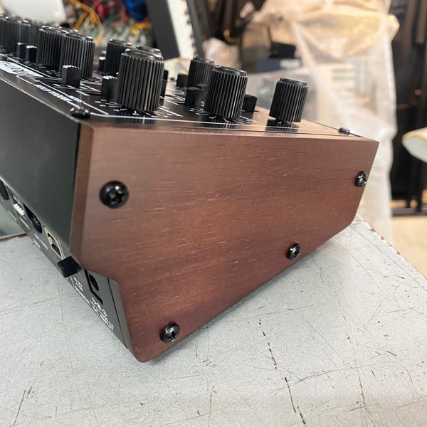 BEHRINGER　PRO-1 ユーロラック形式のアナログシンセサイザー BEHRINGER PRO-1 デスクトップ アナログシンセサイザー 送料無料