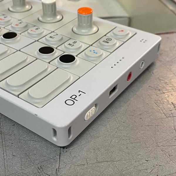 alinco　teenage engineering OP-1 わけあり Teenage Engineering | OP-1 field | シンセサイザー ガジェット系