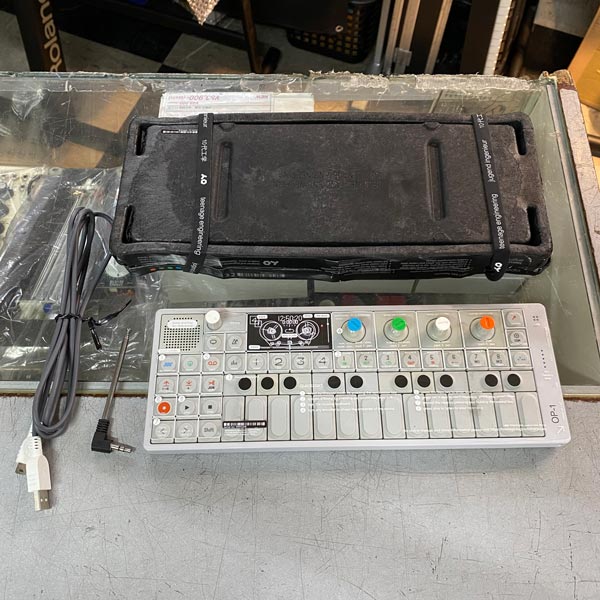 alinco　teenage engineering OP-1 わけあり Teenage Engineering OP-1 | 中古新入荷商品 | | えちごやミュージック
