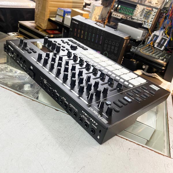 ROLAND MC-707 GROOVEBOX | 中古新入荷商品 | | えちごやミュージック