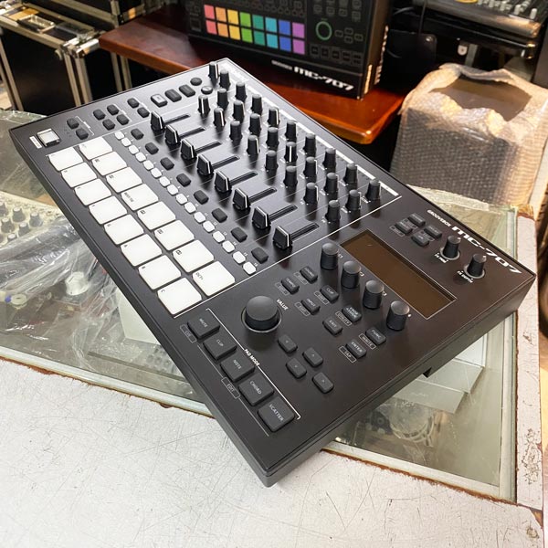 ROLAND MC-707 GROOVEBOX | 中古新入荷商品 | | えちごやミュージック