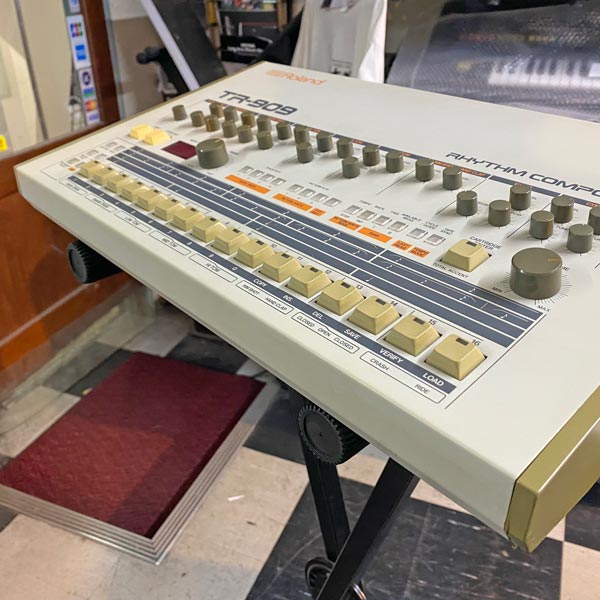 ROLAND TR-909 後期型 | 中古新入荷商品 | | えちごやミュージック