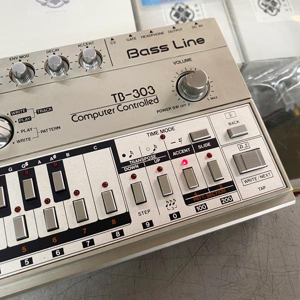 ROLAND TB-303 MIDI対応 ROLAND TB-303 | 中古新入荷商品 | | えちごやミュージック