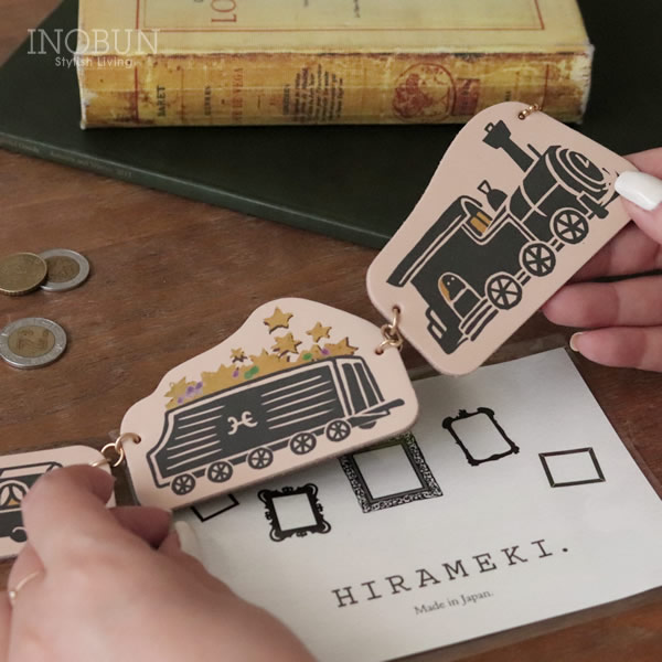 HIRAMEKI レザーオーナメント キーホルダー 牛革 キシャ 日本製 プレゼント