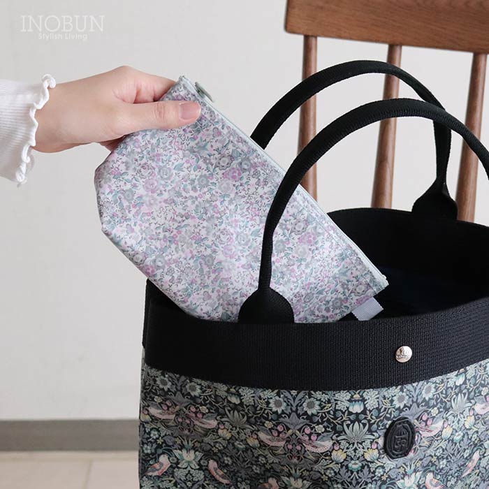 【43】manaページ⭐︎リバティ　ポーチ HUG O WaR home&garden リバティプリントのマチ付きポーチ エマ&ジョー