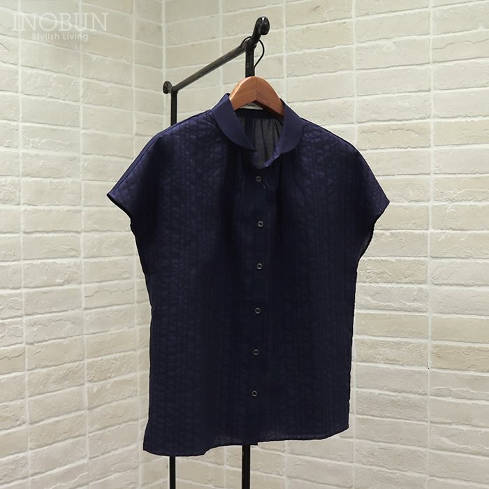 parkes　シャツ Parkes - 後ろ開きスタンドカラーシャツ（リバティコレクション
