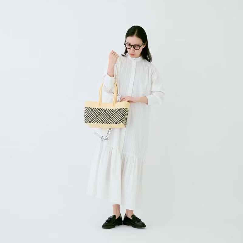 メルカド バッグ レトラ チワワ クリーム x ブラック TAPETE CHIWAWA STYLE タペテ Letra チャーム付き かごバッグ