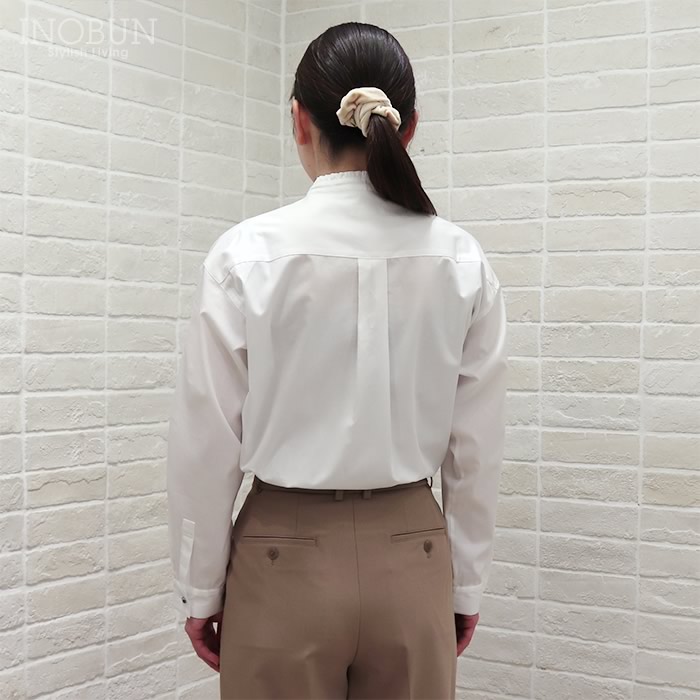 Parkes リバティくるみボタン スタンドフリルドロップショルダーシャツ