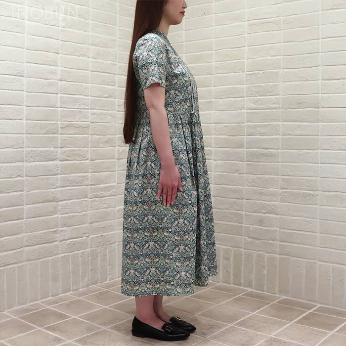 みなとのてんらんかい　リバティワンピース　いちご泥棒　サイズ2 みなとのてんらんかい リバティ いちご泥棒 ストロベリーシーフ