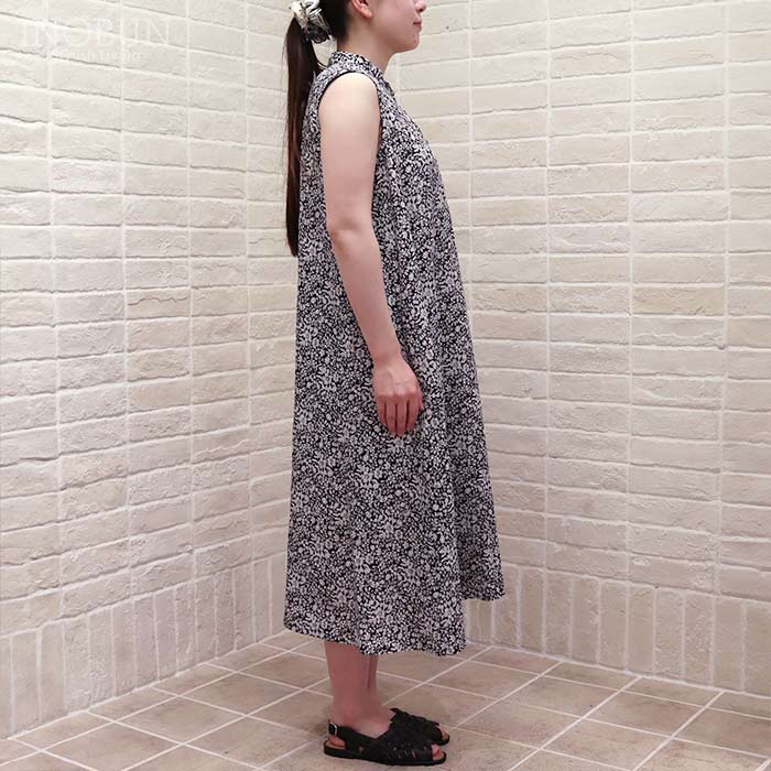 （柄違い着画あり）リバティ　J. Sloane ノースリーブワンピース J.Sloane リバティ バンドカラーノースリーブ フランダースリネン