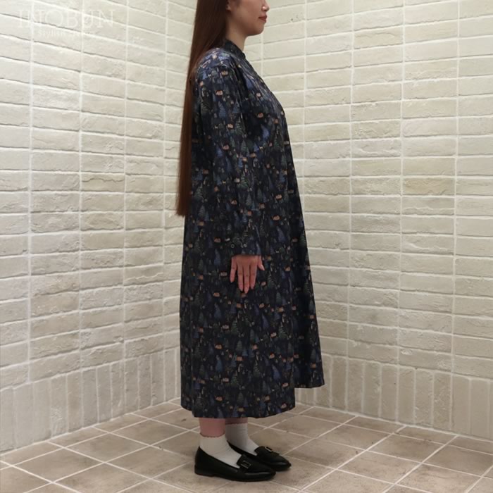 Parkes バンドカラーシャツワンピース 30ビエラ 森の中の家 ネイビー M