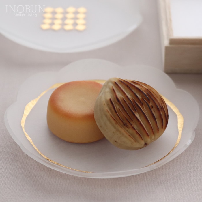 Y2679-8 江戸ガラス 乳白蒔絵金彩 梅に鶯文 徳利 2本セット 　　＃6 Y2679-8 江戸ガラス 乳白蒔絵金彩 梅に鶯文 徳利 2本セット ＃6