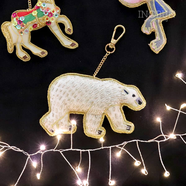 キーホルダー インド ザリ刺繍 エンブロイダリー シロクマ 手仕事 おしゃれ プレゼント お誕生日 ファッション 服飾小物 その他服飾小物 イノブンオンラインショップ