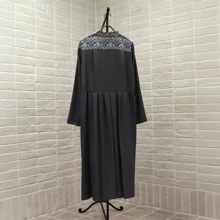 専用❗️J.sloane liberty ストロベリーシーフ　ワンピース J.Sloane リバティ ショールカラーワンピース ポリエステルリノン生地