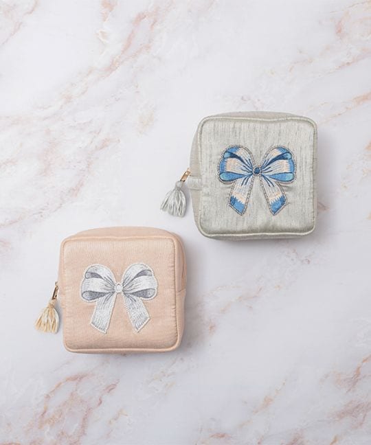 リボン刺繍コスメポーチ 12×12cm M42-2878｜KANKAN ONLINE SHOP【公式】