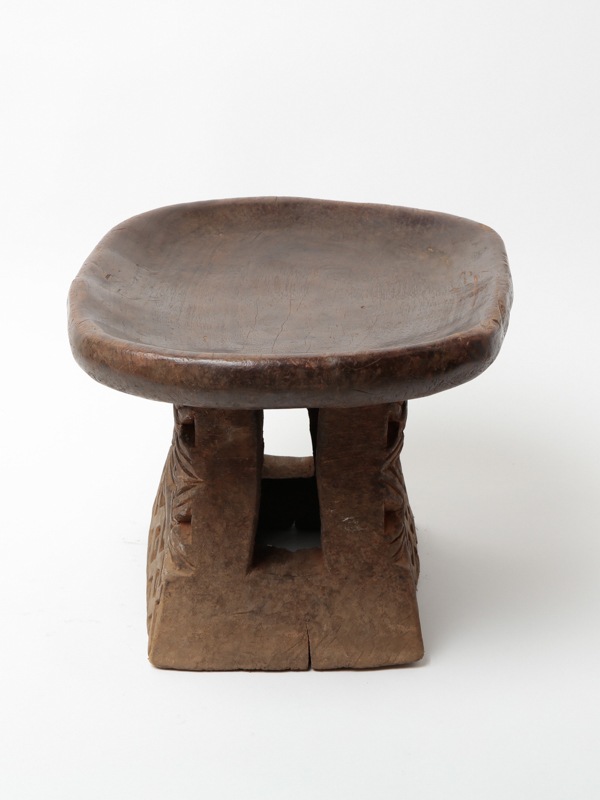 アフリカの椅子　時代物　民族　木彫　木製台 アフリカの椅子 時代物 民族 木彫 木製台 - メルカリ