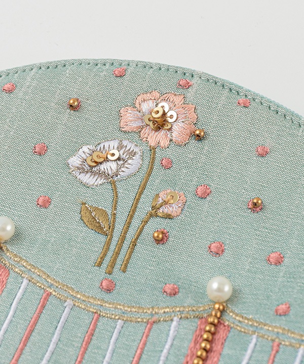 昭和レトロ ポンチョ グリーン フリンジ付きアンゴラ混立体花柄刺繍入りフリー フリンジ 花柄 ポンチョ（その他トップス）｜antiqua（アンティカ）の