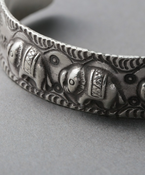 カレンシルバー バングル エレファントモチーフ｜KANKAN ONLINE SHOP