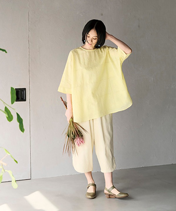 四角のなかのタイルのようなシフリー刺繍ルーズチュニック｜KANKAN