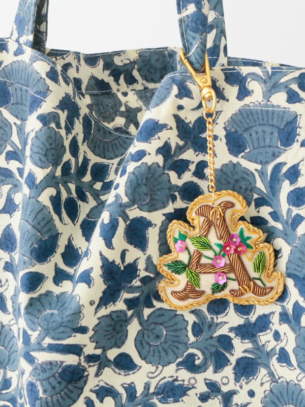 ザリ刺繍アルファベットキーホルダー(I-Q) M21-1792｜KANKAN ONLINE