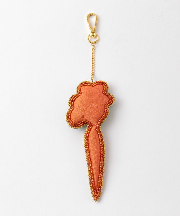 ザリ刺繍 ニンジン バッグチャーム（キーホルダー） M21-2902｜KANKAN