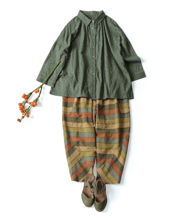 たわわに実ったnutsカットジャガードギャザーブラウス｜KANKAN