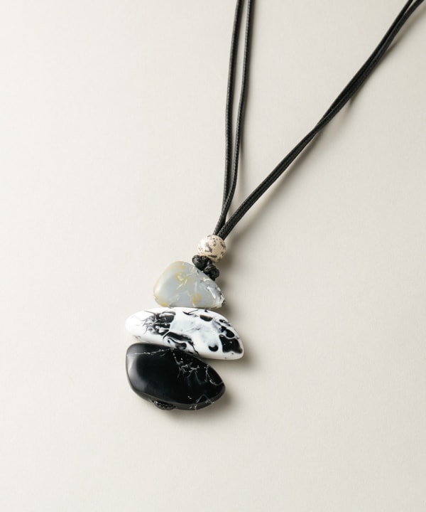 レジンスリーストーンモノトーンネックレス｜KANKAN ONLINE SHOP【公式】