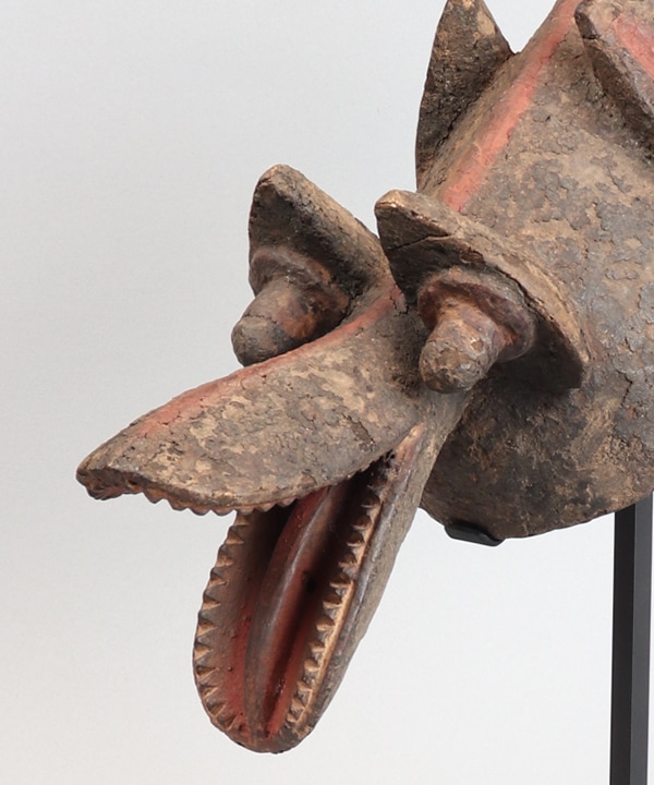 呪物　フェティッシュ　マンビラ族　アフリカ　カメルーン　土人形　置物　民芸品 Amazon.co.jp: 呪物 アフリカ 木像 木彫り 置物 人形
