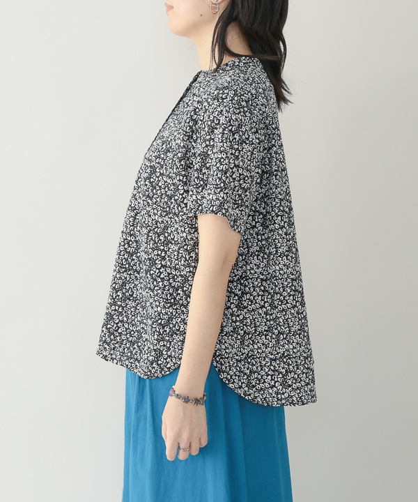 リーフプリントコットンサッカーブラウス｜KANKAN ONLINE SHOP