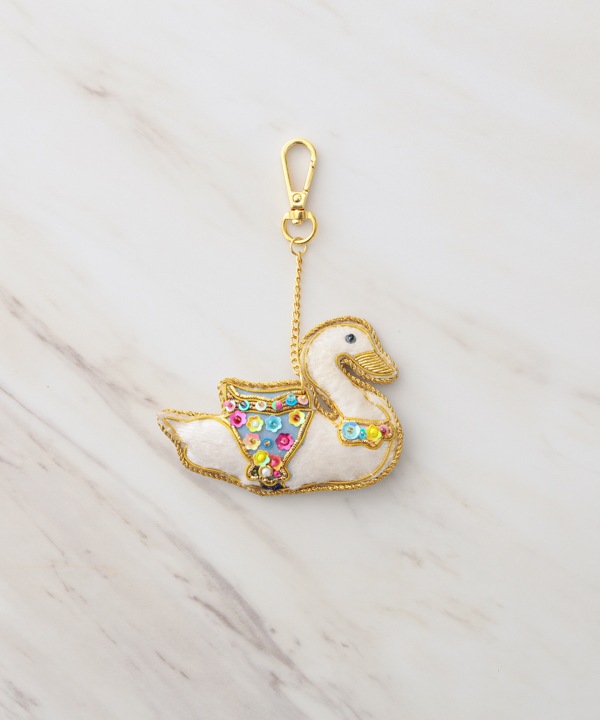ザリ刺繍 スワン バッグチャーム（キーホルダー） ｜KANKAN ONLINE