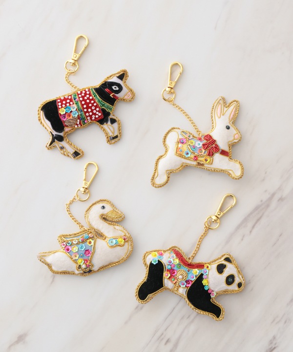 白い鹿と花の刺繍チャーム ザリ刺繍 スワン バッグチャーム（キーホルダー） ｜KANKAN ONLINE