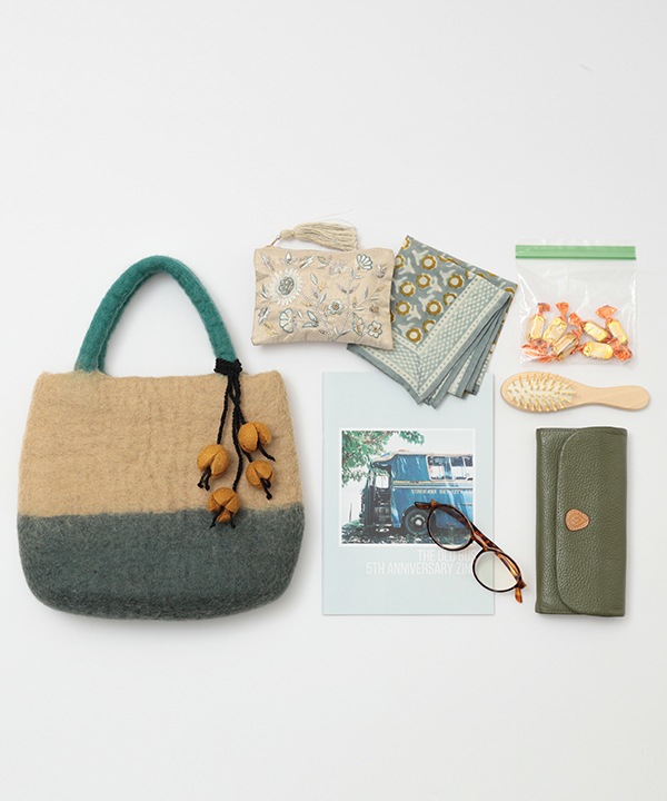 ウール カラーブロック フラワーチャーム フェルトバッグ