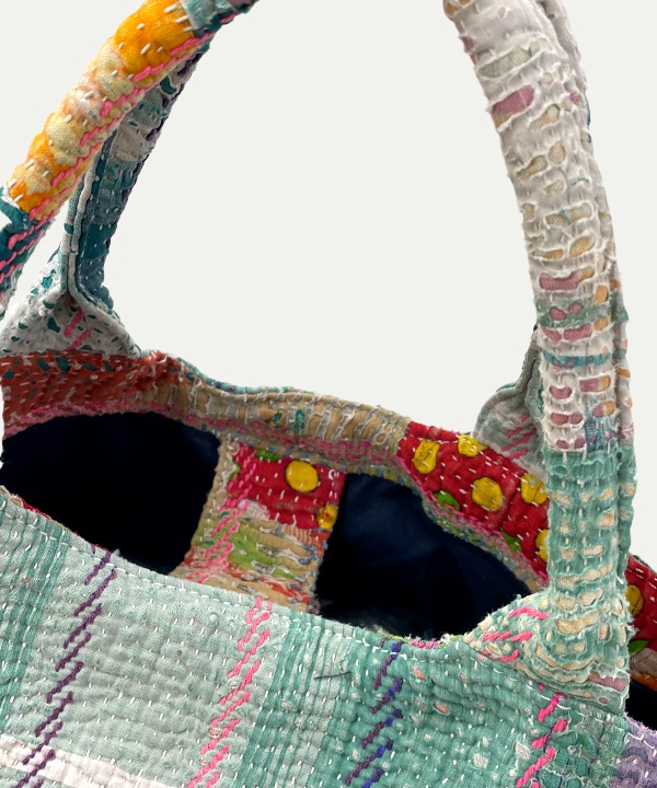 1325 大きながま口バッグ　ハンドバッグ　ラリーキルト　カンタキルト　チェーン vintage kantha ralli quilt bag / ヴィンテージカンタ ラリー