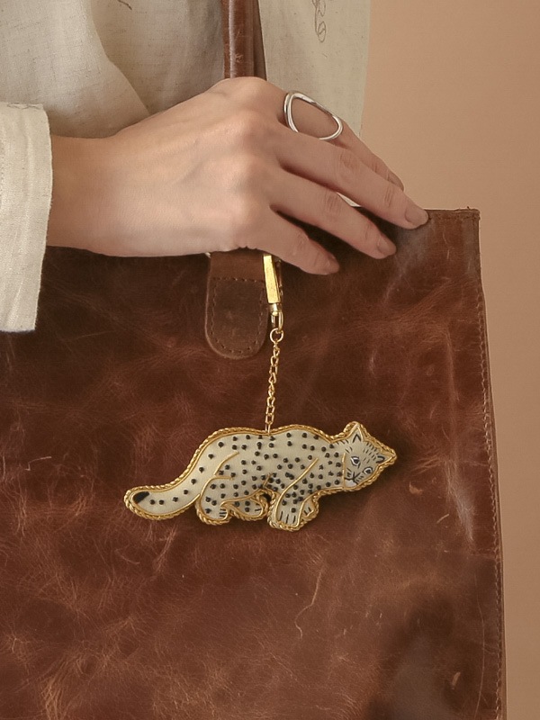 タ*ー様 ハンドメイド刺繍キーホルダー焼き魚と茶トラさん 刺繍キーホルダー＊ハンドメイド＊魚釣りの猫さん＊シンプル