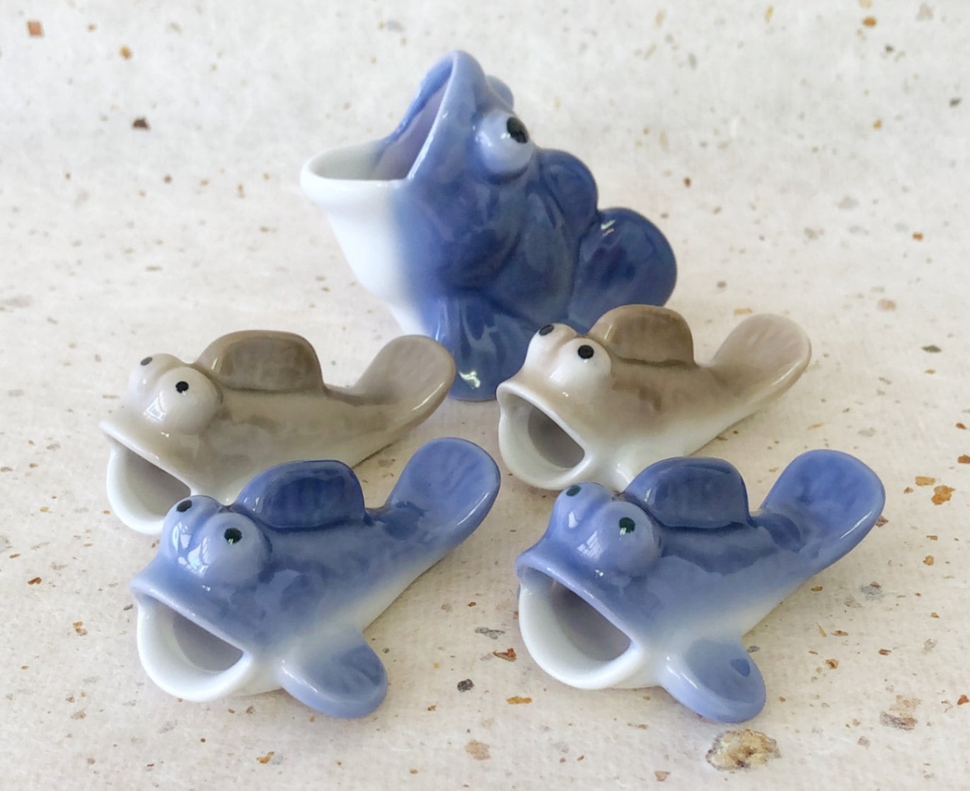 【有田焼】むつごろう楊枝立て(青) + むつごろう箸置き４つセット