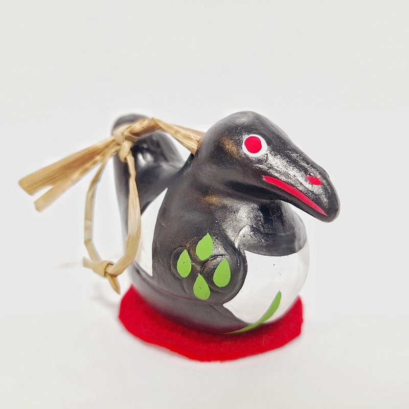 のごみ人形 「勝からす鈴」