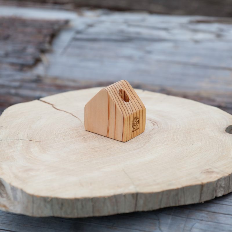 手のひらに宿る小さな家-杉のぬくもりペン立て- [夢木香]