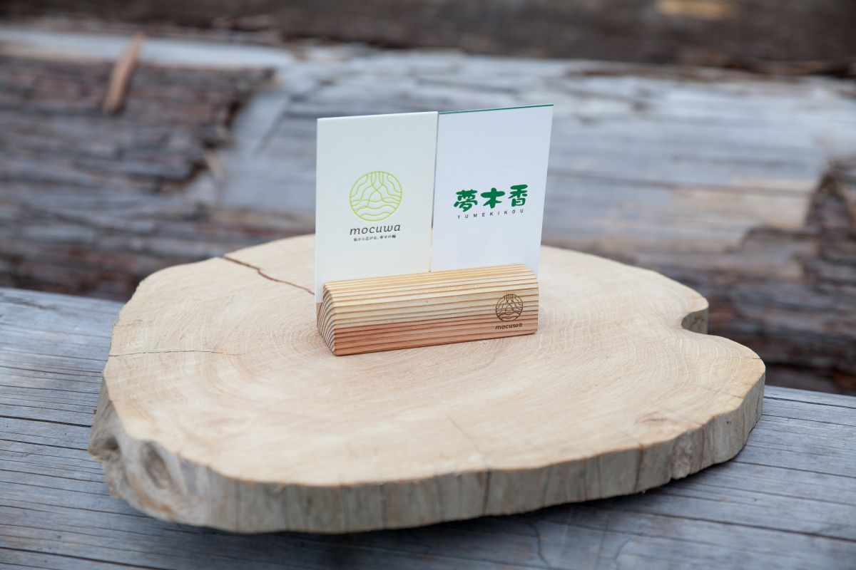 木のぬくもりと共に-名刺アーチスタンド- [夢木香]