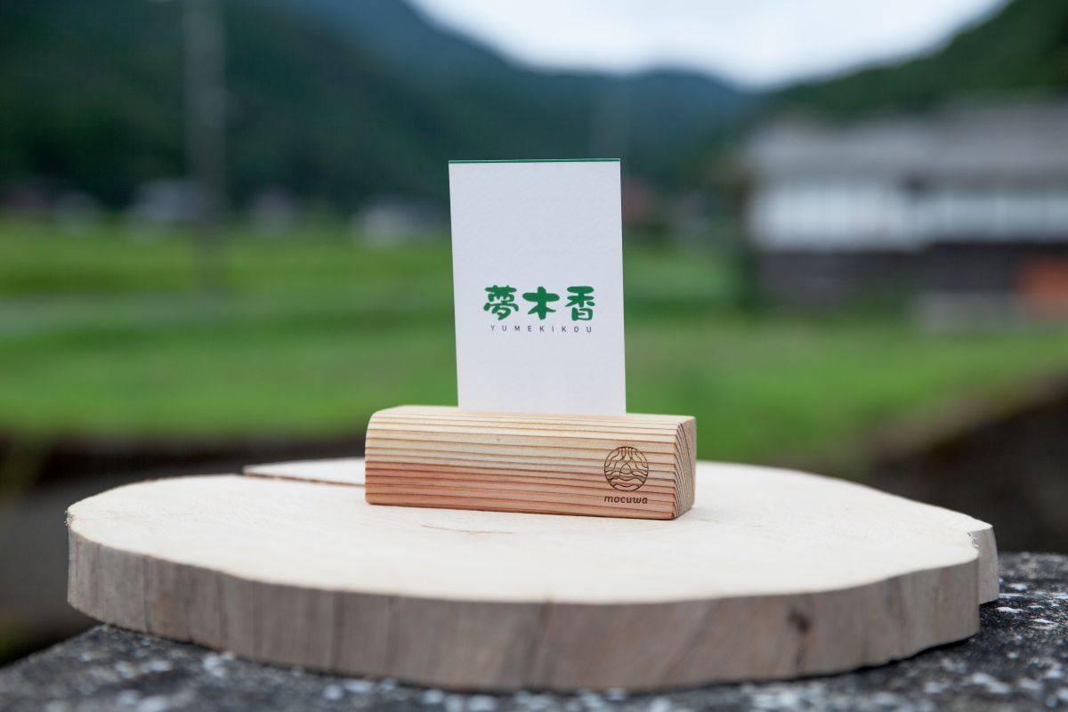 木のぬくもりと共に-名刺アーチスタンド- [夢木香]