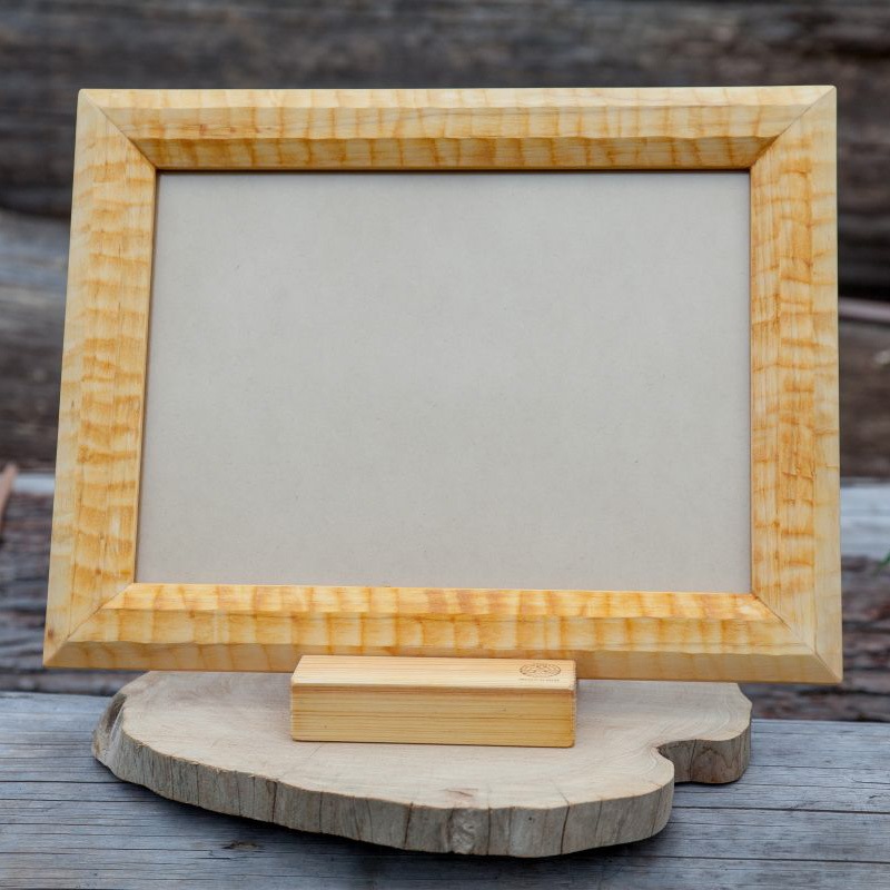 時を刻む桧の温もり-伝統のなぐり加工フォトフレーム- [夢木香]