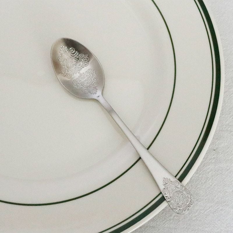 ティースプーン シルバー アラベスク模様 15cm 高級感あふれるおしゃれカトラリー ステンレス製 食器 来客用 ギフト 紅茶 カフェ風にも