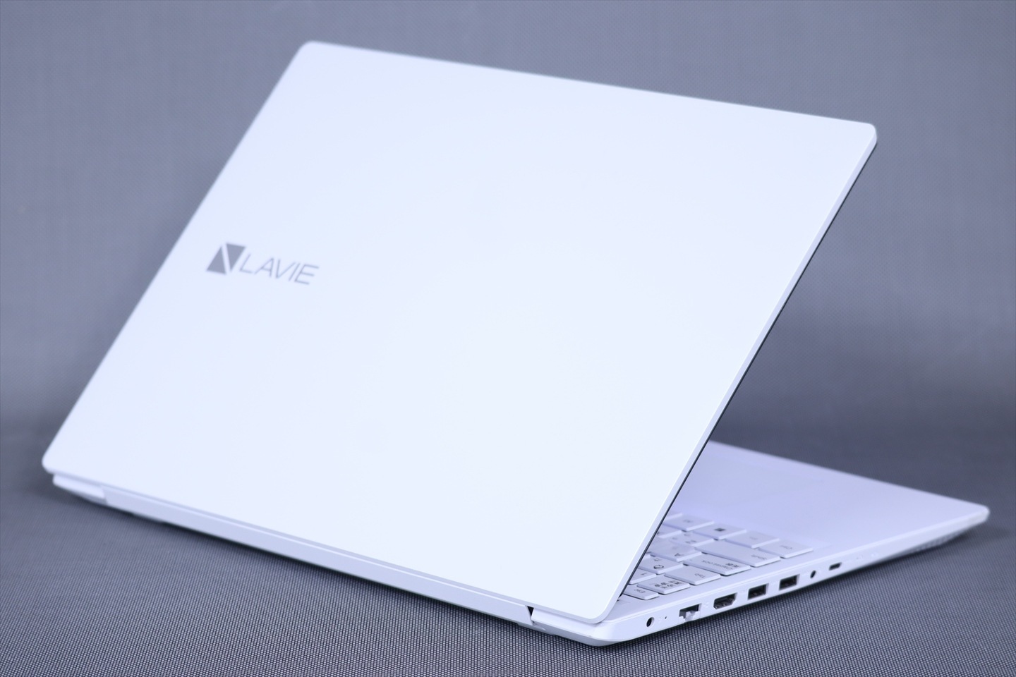 ホワイトLAVIE第8世代Corei7/32G/SSD1.5TB BD再生 即配 外装良好 2021年希少カラーモデル 11世代Corei7 LAVIE Direct N15